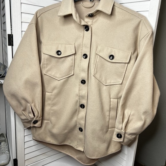 Staccato Shacket Womens Sz Small Beige Long Sleeves Button Up Oversized Outdoor - Picture 1 of 7